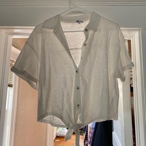 Casual white collared cropped top
